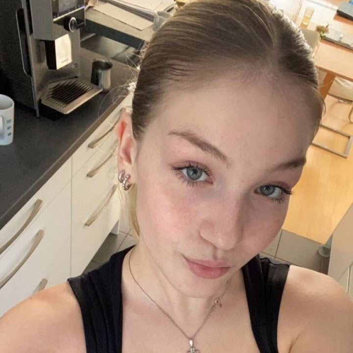 <strong>AYLİN.A</strong>